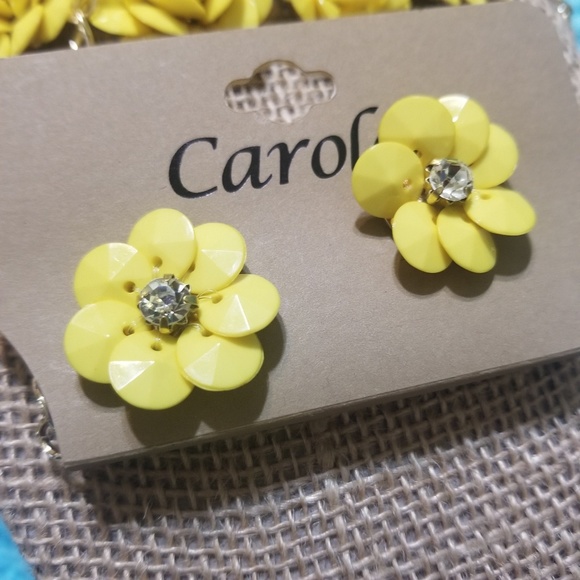 CAROLE Yellow Rose Earring and Necklace - Picture 2 of 8